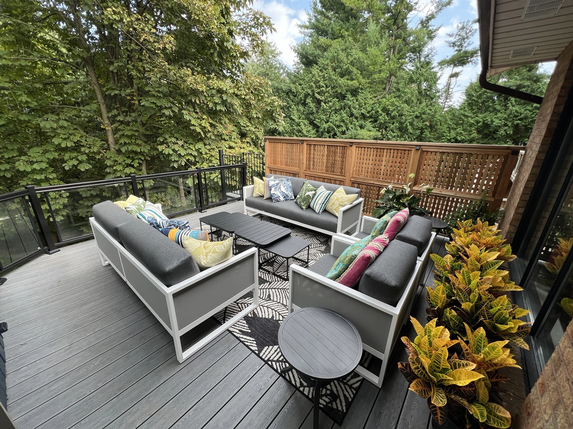 TruNorth Clubhouse Ultra PVC decking backyard in Durham with modern outdoor seating area and privacy fence