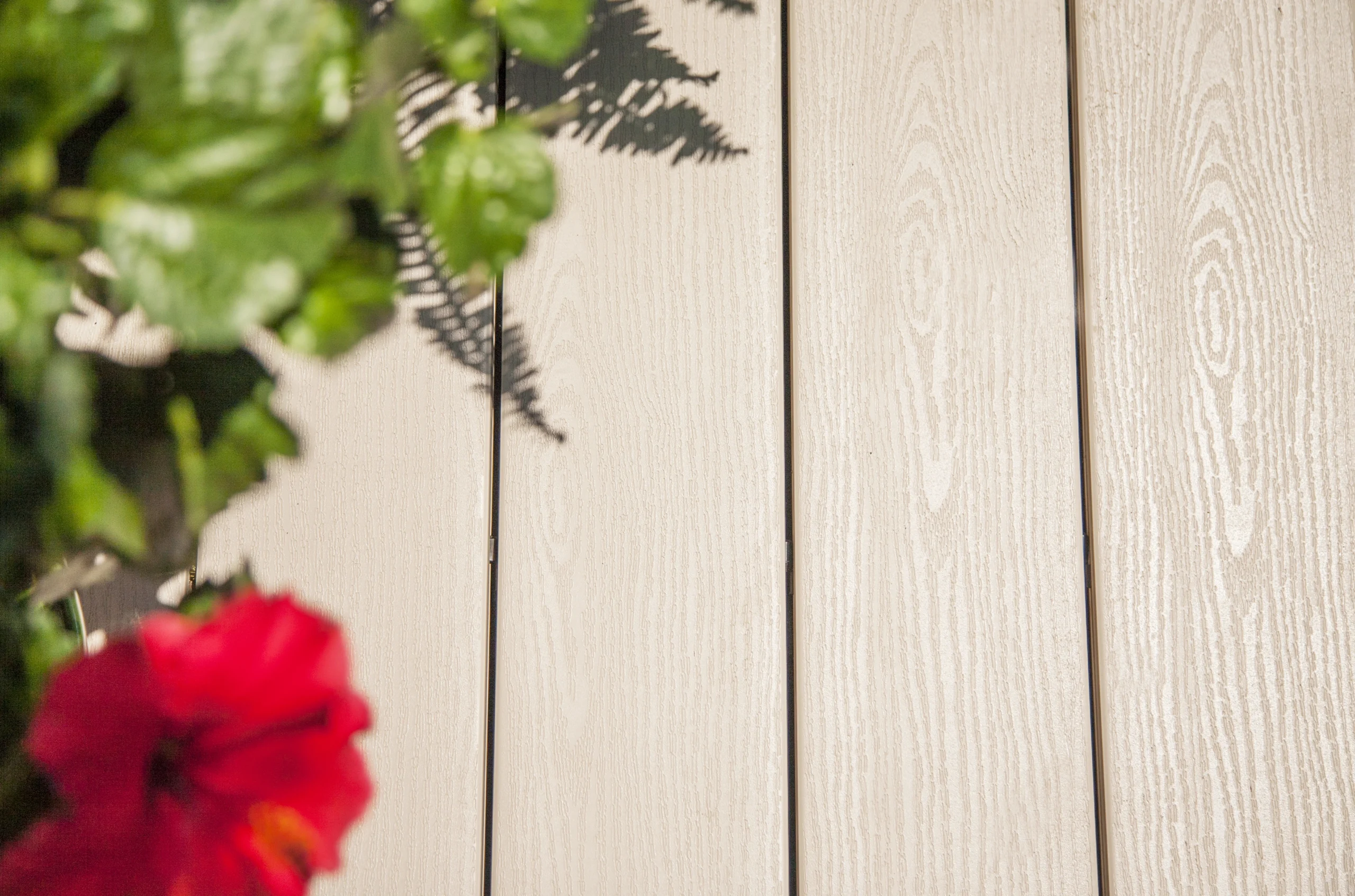 Beautiful clubhouse outdoor space featuring durable TruNorth composite decking designed for low-maintenance commercial use.